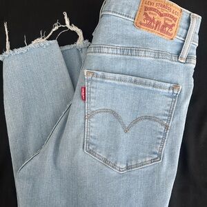 Levi's Women's Straight Leg Jeans in Light Blue 720 super skinny